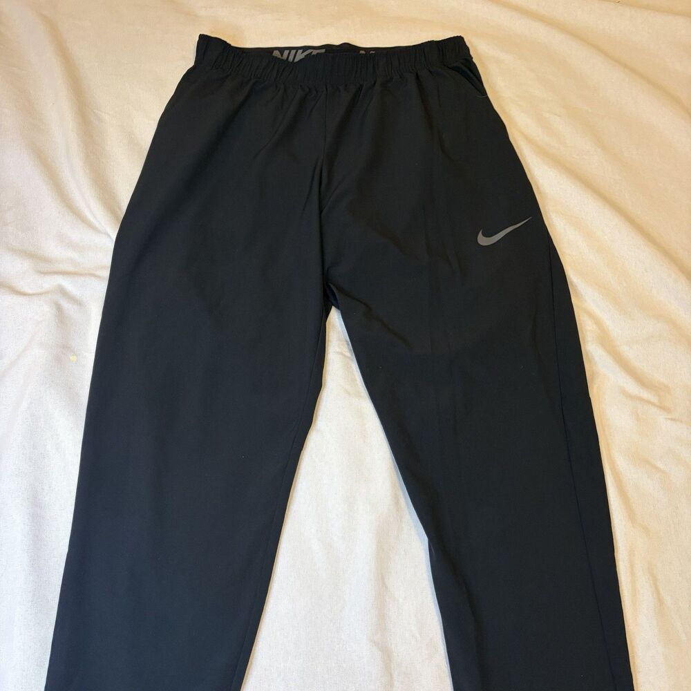 Nike Women's Dri-Fit Black Jogger Athletic Fit Elastic Waist  2-Pocket Run Jog M